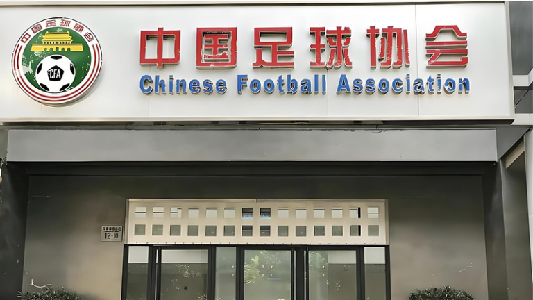 南韩足协被曝十多年前曾以公款安排外籍裁判等人「不当招待」，韩媒进一步指称，201...