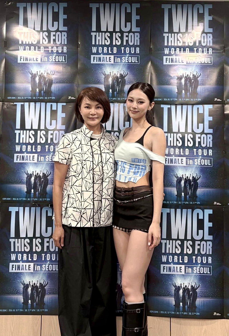 黄燕玲正为女儿子瑜的未来谋算。(取材自Instagram)