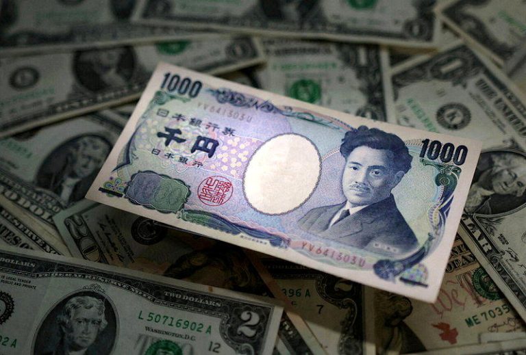 日圆贬破160 美日是否再出手支撑引发关注 日圆8月31日再次贬破160,使投资人更加关注美日是否会再次出手支撑日圆。(路透...