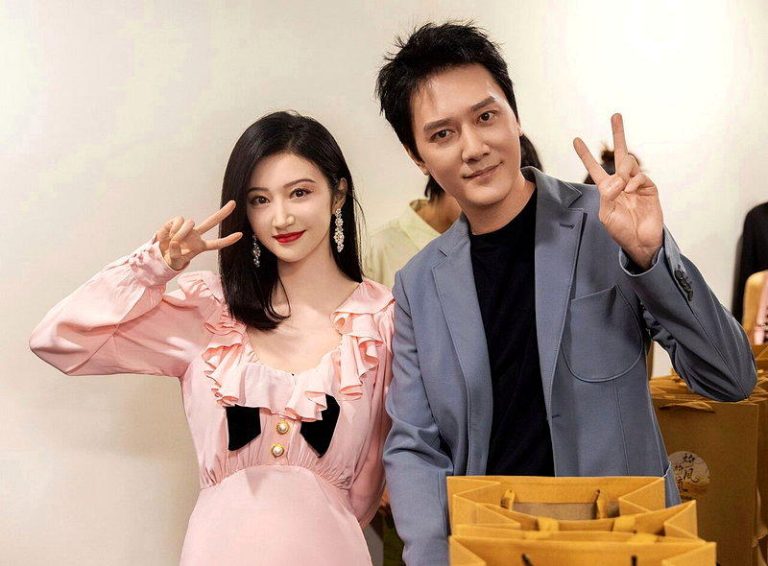 景甜(左)、冯绍峰曾爆出闪婚传言，一度震惊不少网友。(取材自微博)