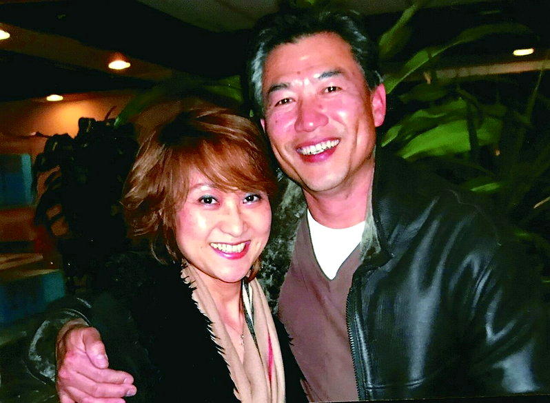 尤雅(左)和男友(右)相隔30年重逢时,双方都不敢相信此生还会再见。(图/尤雅提...