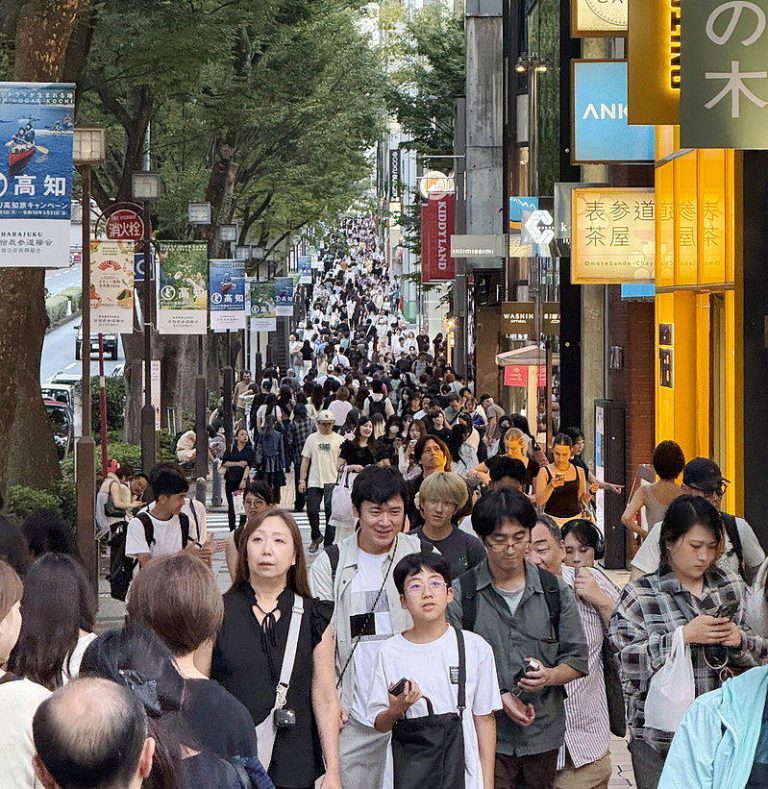 日本东京涩谷表参道的旅游人潮。（记者陈易辰／摄影）