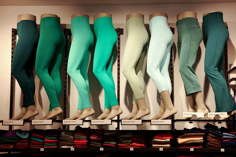 Lululemon上季财报逊色,连续第二季下修财测。分析人士直指产品创新不足。(...