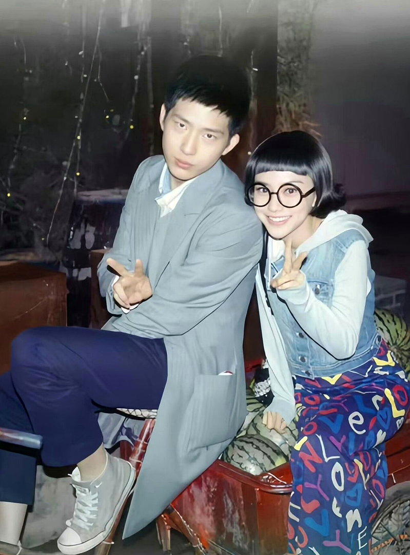 井柏然(左)与Angelababy(右)有着长达17年的友情。(取材自微博)
