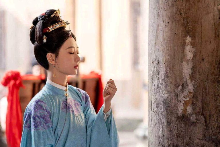 90后首位白玉兰影后 杨紫想休息了 爸暖喊「累了就回家」 杨紫在「家业」中是一位出身百年制墨世家的传奇女墨商。(图/LiTV、杨紫工作室提...