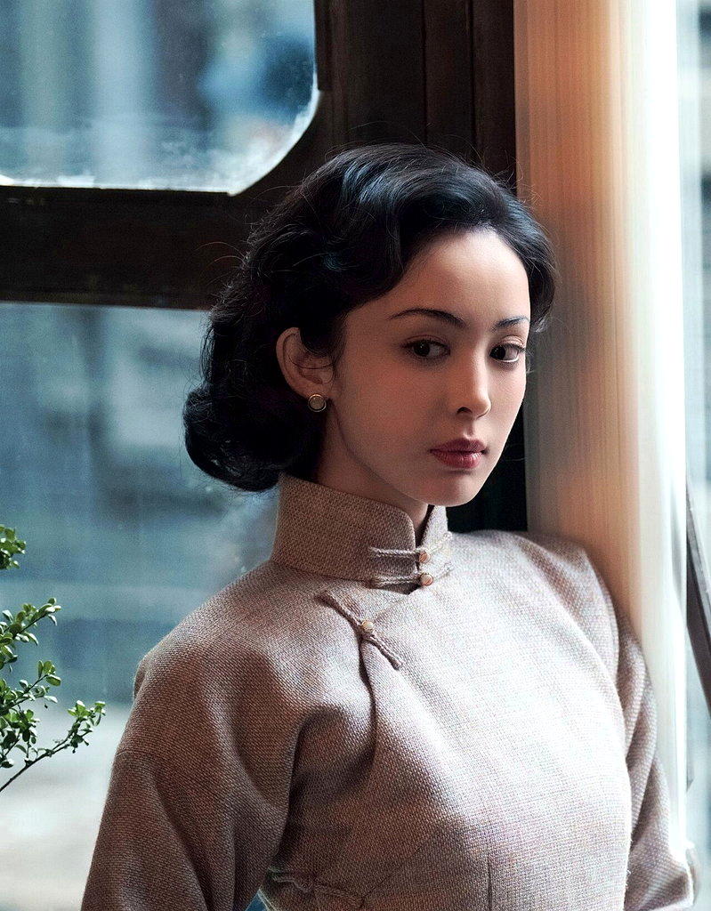 古力娜扎饰演舞厅皇后「金宝」，性格坚韧、富正义感。(取材自微博)