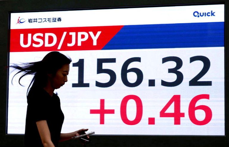 日本为阻贬日圆外汇存底大减796亿美元 交易者如今押注升息看升日圆 政策风向转变也使外汇交易员对日圆转趋乐观。(欧新社)