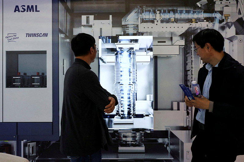 大陆芯片业者仍仰赖艾司摩尔(ASML)的半导体设备。路透