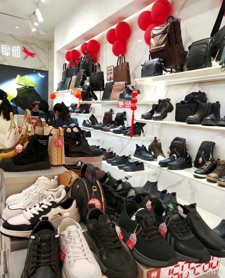 过去五年,中国男鞋市场前十品牌已全是运动品牌。(取材自都市快报)