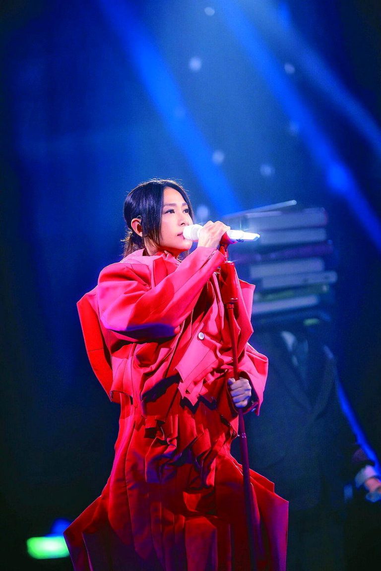 刘若英的「飞行日」巡演降落高雄巨蛋，带着歌迷唱她动人作品。（图／相信音乐提供）