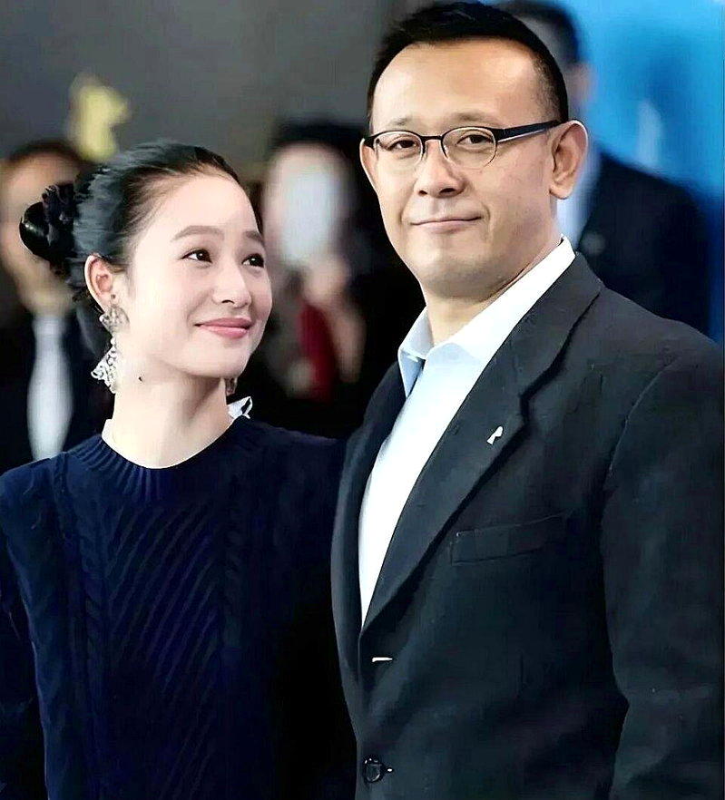 姜文与他的现任妻子、演员周韵。(取材自微博)