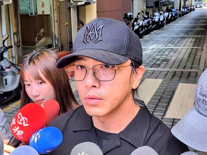 坤达因为卷入闪兵风波,事业受到重挫。(记者叶信菉/摄影)