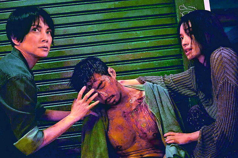 舒淇(右起)、傅孟柏及李心洁因「回魂计」入围迷你剧帝后。(图/Netflix提供...