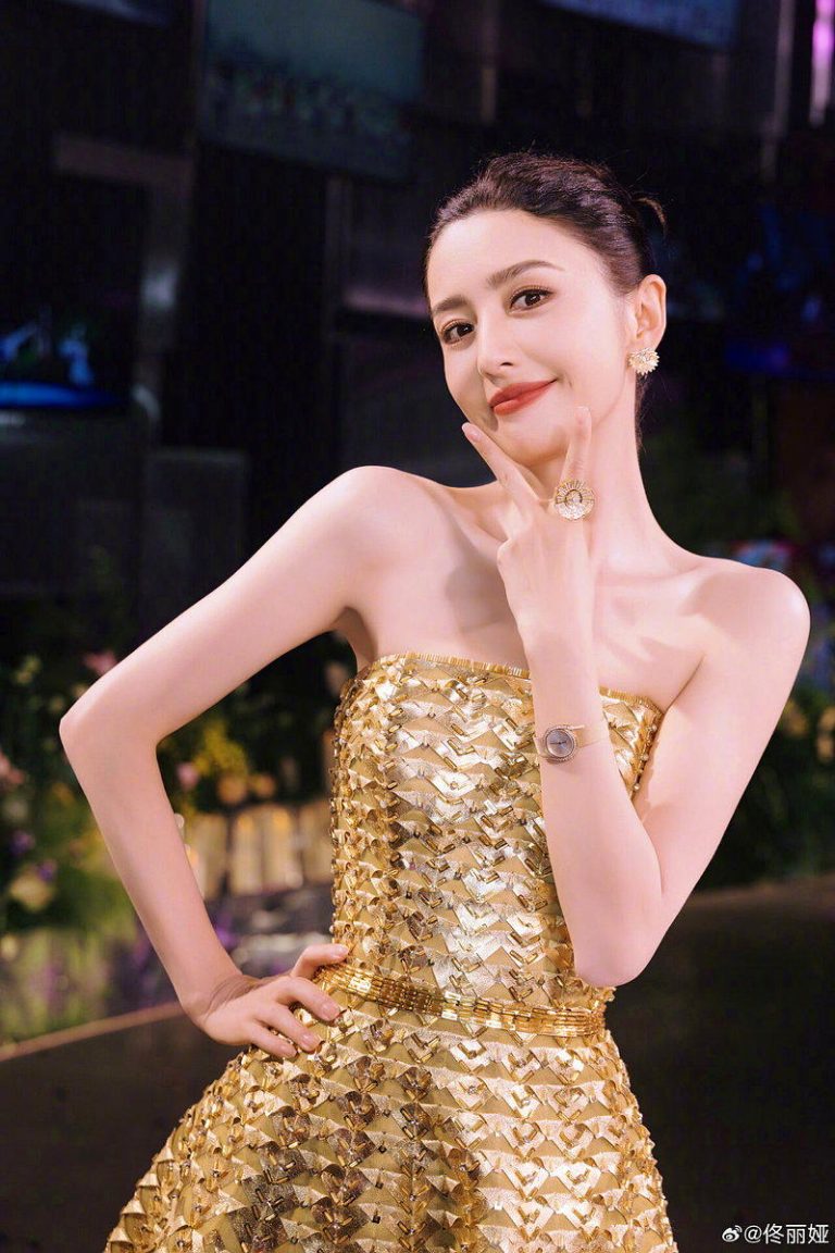 离婚5年的佟丽娅抛震撼弹:10岁儿至今不知父母已分手 佟丽娅近日接受鲁豫访问。(取材自微博)