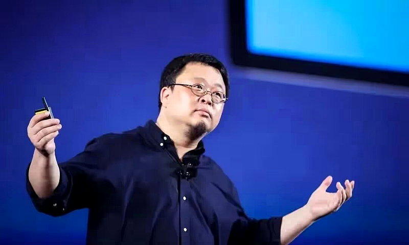 罗永浩吐槽野人先生太难吃。(取材自微博)