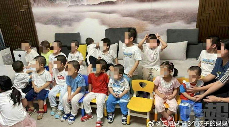 徐波（左图，取材自微博)被爆在美代孕生逾百子，右图为网上流传的徐波子女合照图。（...
