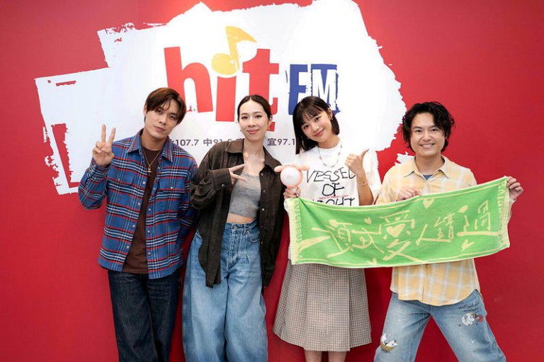 告五人犬青被酸暴怒泄心声 团员爆料谦哥「根本佛祖」 告五人作客Hit Fm联播网「OH YA DJ」木木节目(右2)。图/Hit F...