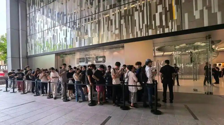 iPhone 18 Pro中国开售黄牛「不收」 勃艮第酒红也无热度 苹果iPhone 18 Pro系列18日在大陆开卖。(取自虎嗅网)