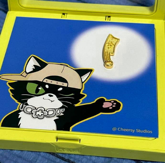 丁禹兮送给团队员工的中秋礼是一把黄金小刀。(取材自微博)
