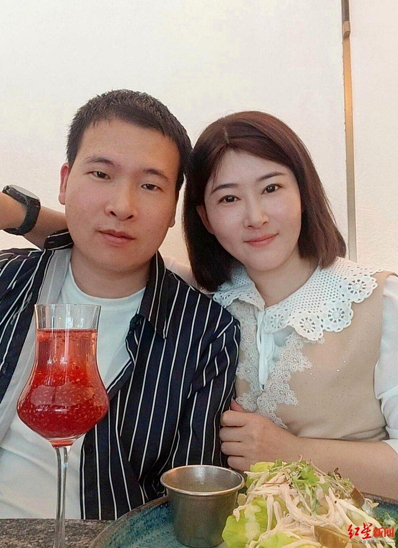 回到四川后的刘修洪与姐姐。(取材自红星新闻)