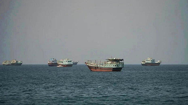 荷莫兹海峡附近的船只。(路透数据照)
