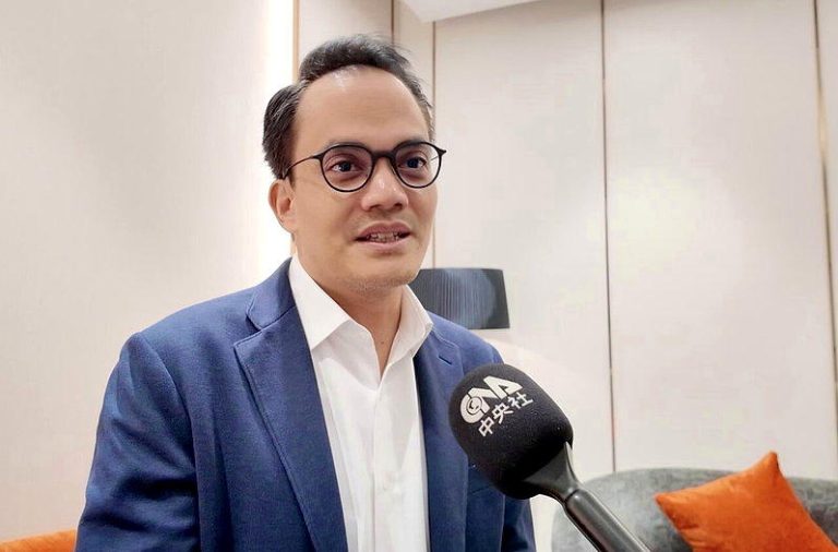 泰国国际贸易与发展研究院（ITD）首席执行官苏帕吉接受中央社访问，谈泰国中小企业面临...