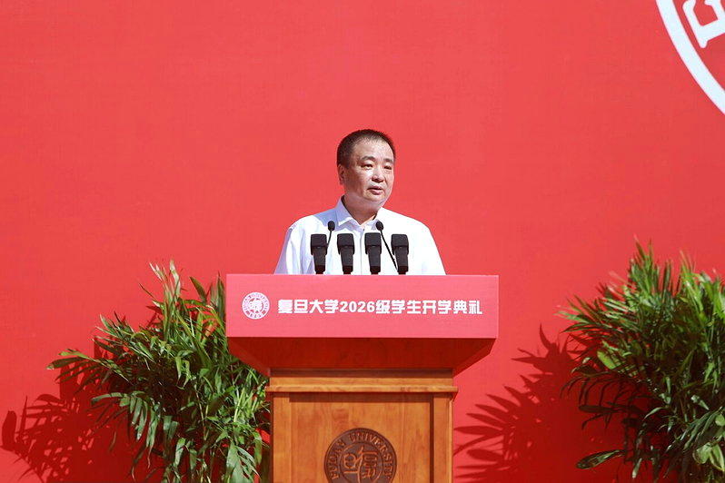 学生过度使用AI已成为大学教育隐，复旦大学校长金力呼吁避免过度依赖。(取材自微博...