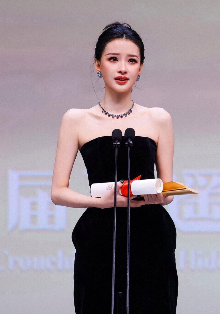 孙怡夺平遥影后 前夫董子健台下这「眼神」网:全是故事 孙怡夺得平遥国际电影展最佳女演员。(取材自微博)