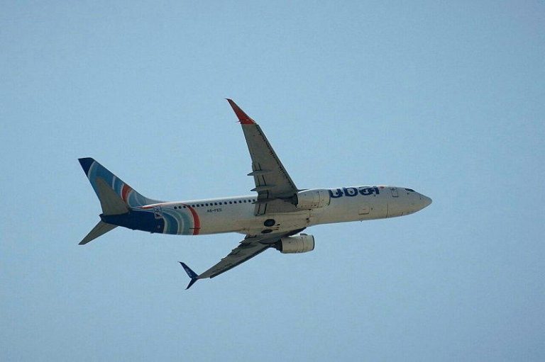 杜拜航空(flydubai)一架客机30日从阿拉伯联合酋长国杜拜国际机场起飞。(...