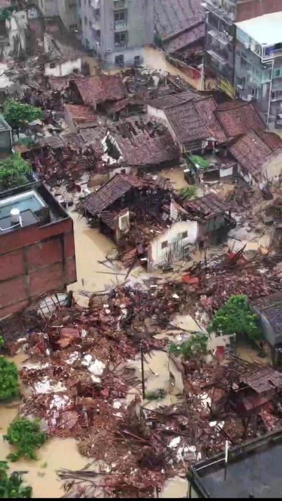 「怕几百年文脉断了」…福建莆田八卦村坍塌 毁800年建筑格局 八卦村古建筑因台风「沙德尔」大面积坍塌。(取材自潇湘晨报)