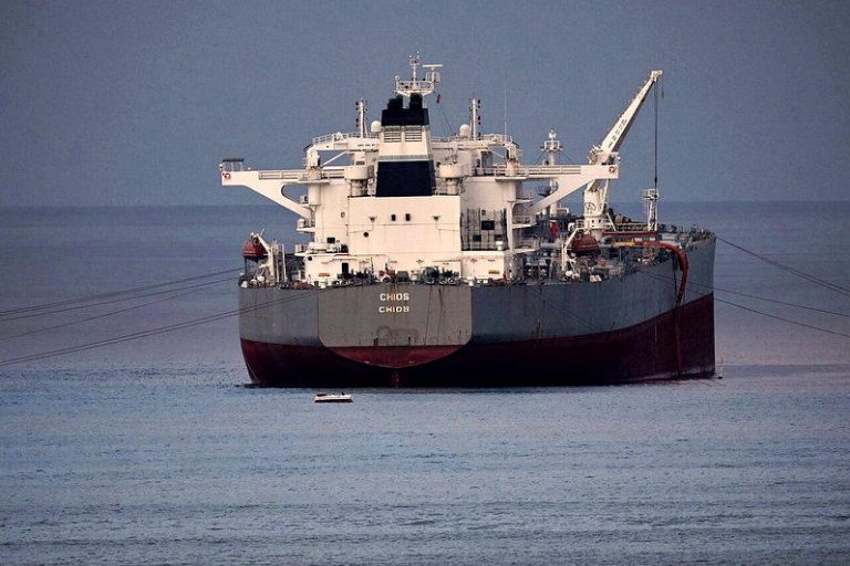沙特阿拉伯东西向输油管受损、部分原油船货取消，全球买家转抢美国原油，推升西德州...