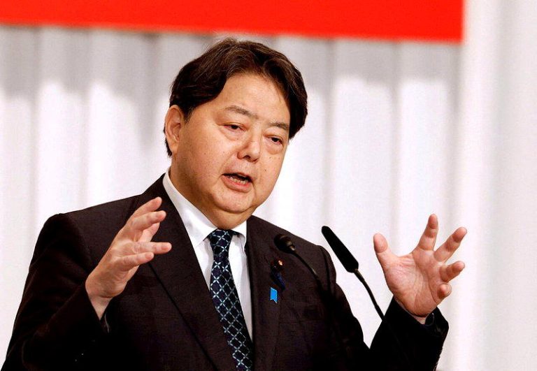 林芳正在这次日本内阁改组并未留任。图为他去年9月自民党总裁选战期间在东京发表演说...