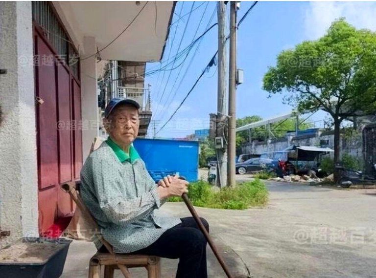 台州一名100岁高龄的老人陶国增。(取材自望潮客户端)