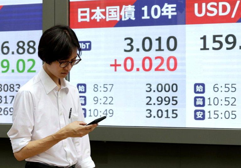 日本10年期公债殖利率周四升至3.06%，为1996年以来最高。（欧新社）