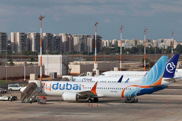杜拜航空空中喋血 以色列防长:是「圣战恐攻」 一架杜拜航空的班机30日停在以色列班古里昂机场。欧新社