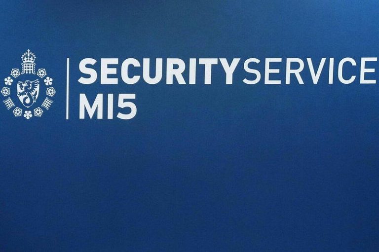 英情报机关警告 中国借资助AI等学术研究提升刺探情报能力 英国情报机关「军情五处」(MI5)今天前所未见发布1份「间谍警报」,警告有1个中...
