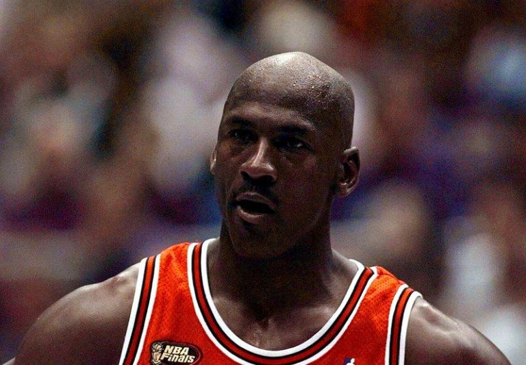 美国职篮NBA传奇球星乔丹(Michael Jordan)「最后一舞」球衣拍卖，...