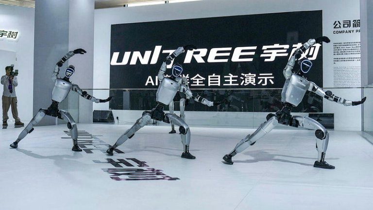 宇树科技股票上市后跌跌不休。图为宇树机器人在中国—东盟博览会上演出。（新华社）