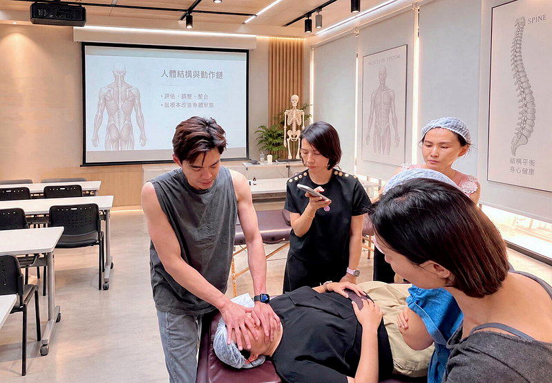 郭唐佑受邀赴香港开设「颅颜结构调理班」盼让更多台湾技术与人才被海外看见。 图/唐...