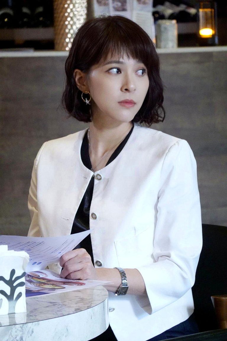 苏晏霈细腻诠释命运坎坷的房仲女王。（图／民视提供）