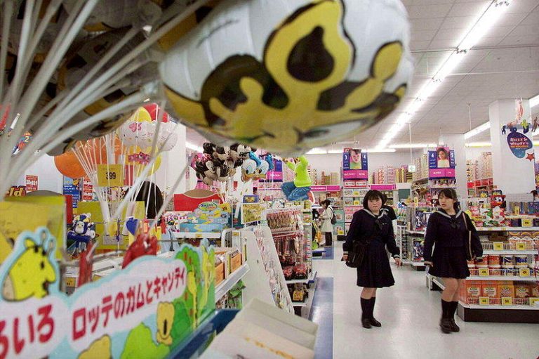 玩具反斗城2大主因年底退出日本 150家门市唐吉诃德接手 日本东京台场的玩具反斗城(Toys R Us)门市。(路透)