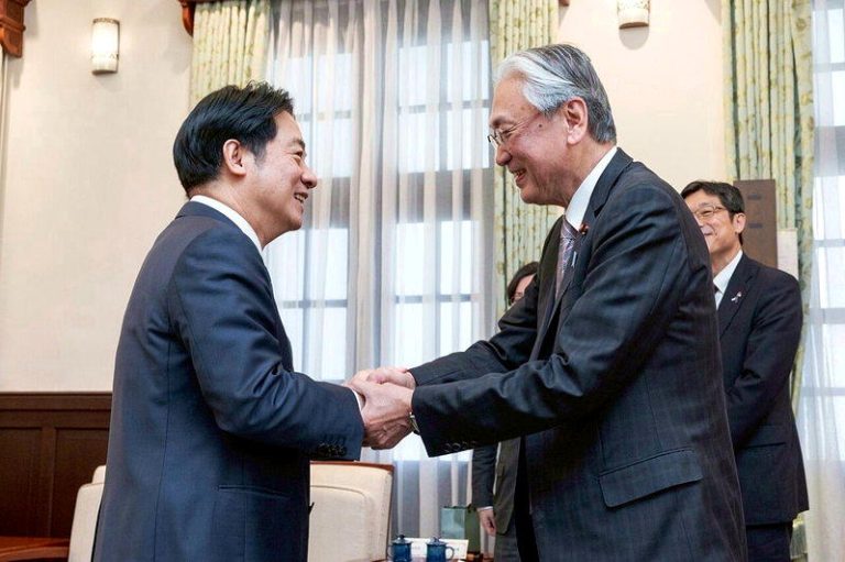 日议员古屋圭司访台遭中国制裁 称高市早苗来信:光荣的制裁 日自民党议员古屋圭司因访台被中制裁,近日称日首相高市早苗发电邮称这是光荣的制裁。...