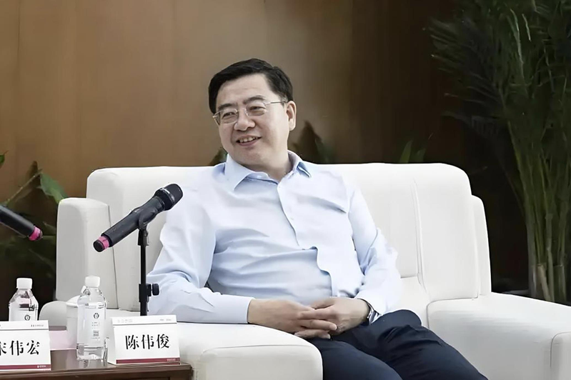 新疆维吾尔自治区前常务副主席陈伟俊去年11月底在任上落马,检方近日已将本案提起公...