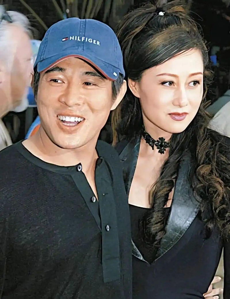 李连杰与妻子利智。(取材自观察者网)