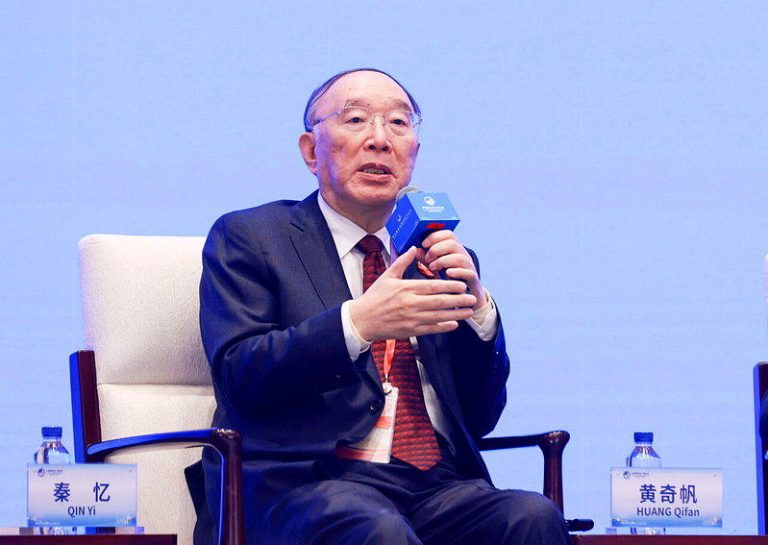 黄奇帆在中国政坛有「不倒翁」之称。图为他在一场国际经济论坛研讨会发言。（中新社资...