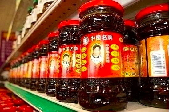 贵阳老干妈食品公司是贵州企业运用大数据进行精准分析、精细管理的成功代表。(取材自...