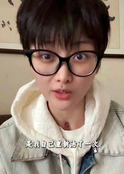 网红「晚安安」发布影片宣布自己回归。(取材自潇湘晨报)