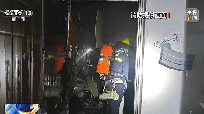 深圳张女士上传起火视频给消防接警员预判现场情况,消防员都赶到现场了,张女士才刚排...