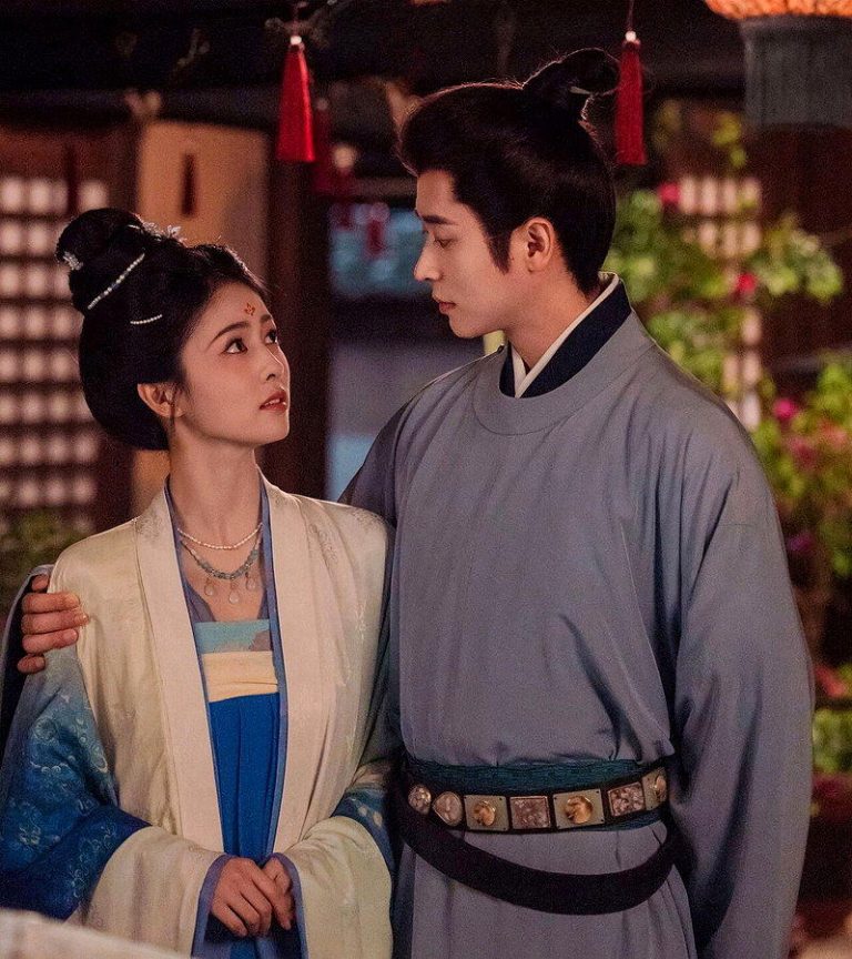 白鹿(左)后来与丞磊搭档演出「莫离」。(取材自微博)