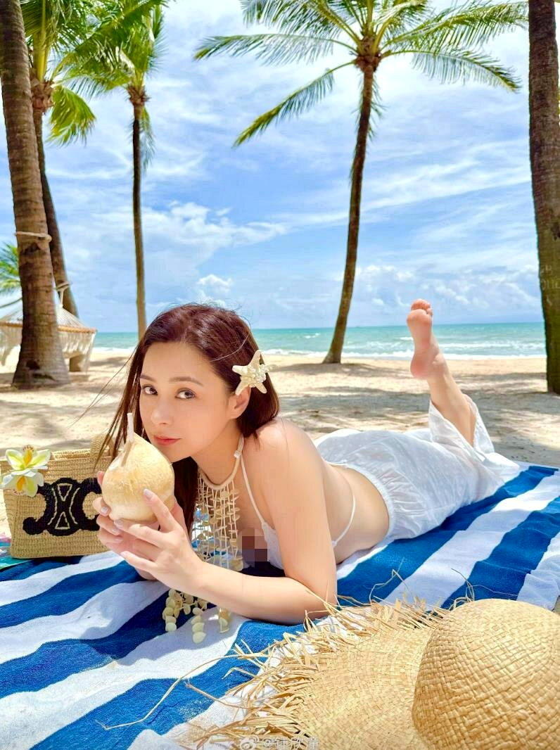 离婚后的钟欣潼享受单身生活。（取材自微博）